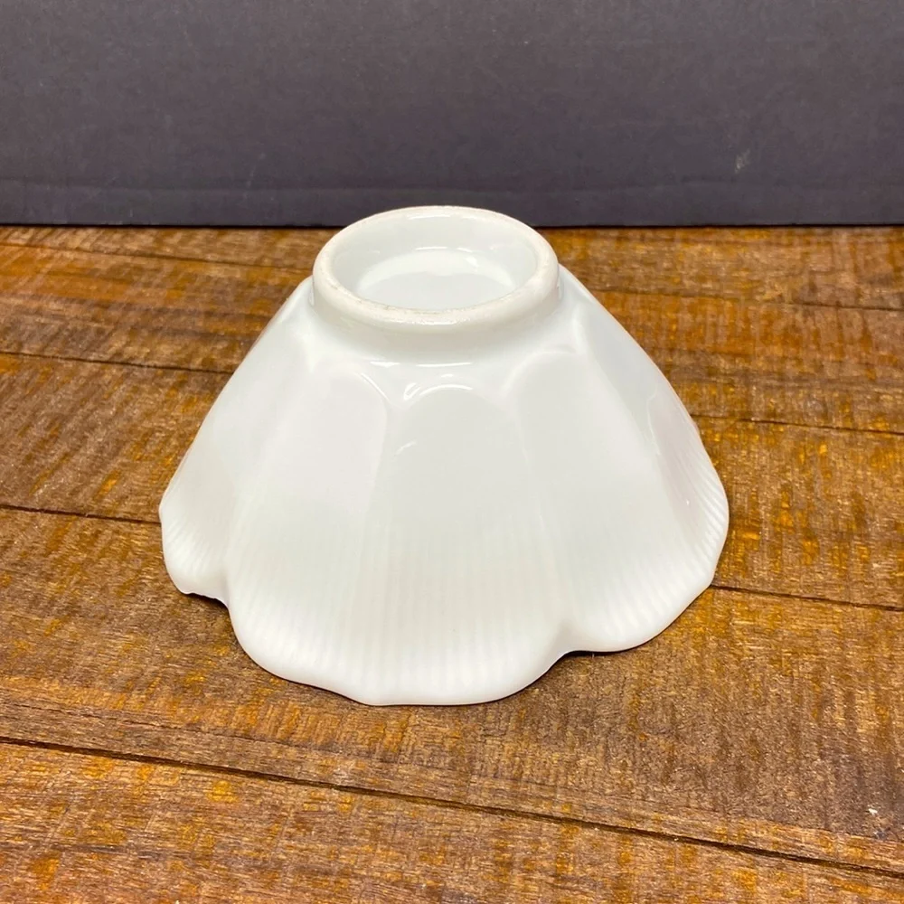 Vintage White Lotus Flower Bowl 4.5”x2.25”
